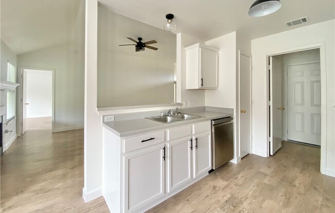 811 SONNY DR