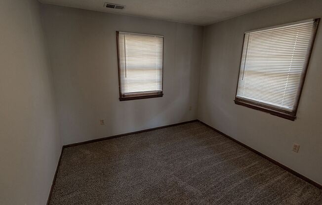 2 beds, 1 bath, $795, Unit 202