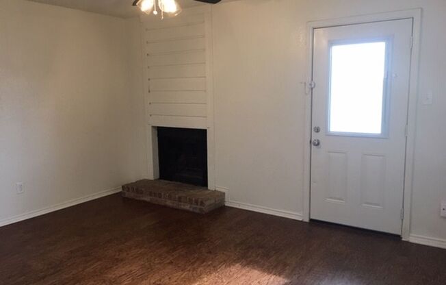 3 beds, 1.5 baths, 1,050 sqft, $1,450