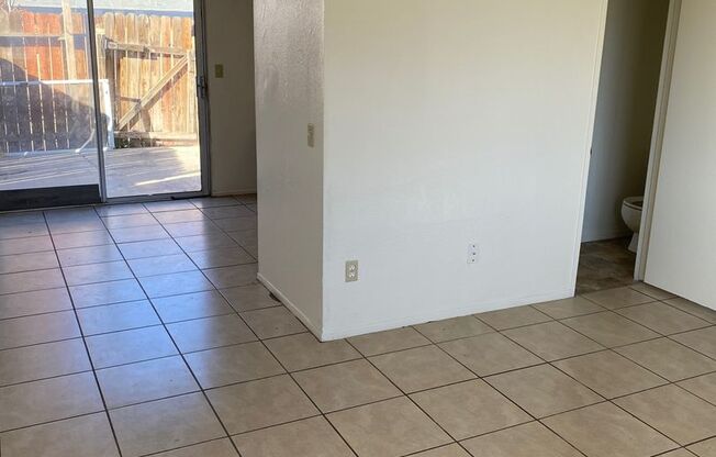 2 beds, 1.5 baths, $1,400, Unit 1