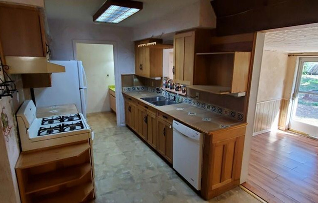Unique 4 bedroom, 2 bath home with southwest vibe in South Austin!
