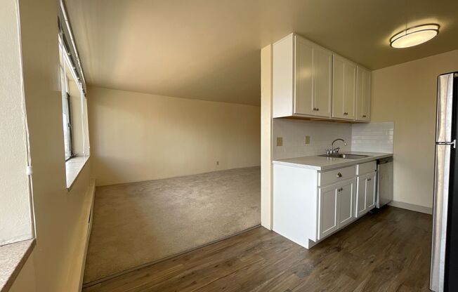2 beds, 1 bath, 835 sqft, $1,695, Unit 612