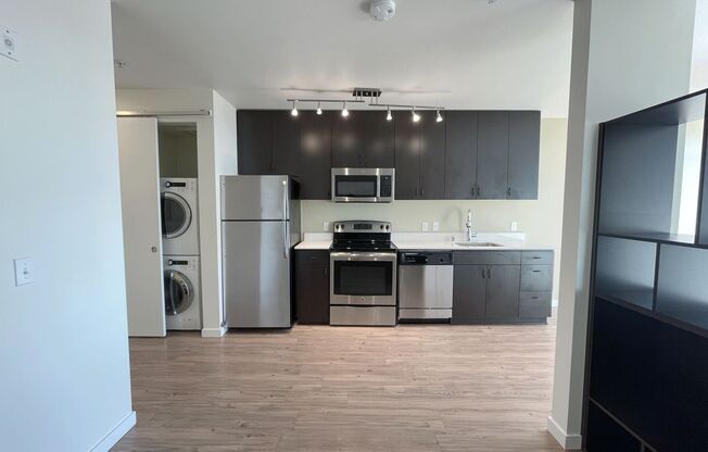 1 bed, 1 bath, 470 sqft, $1,895, Unit 702