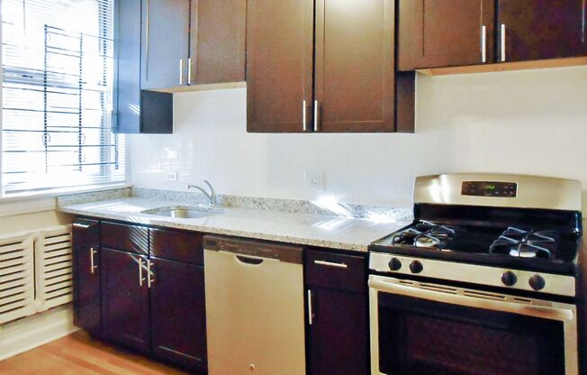 2 beds, 1 bath, 875 sqft, $2,495, Unit 1607-2