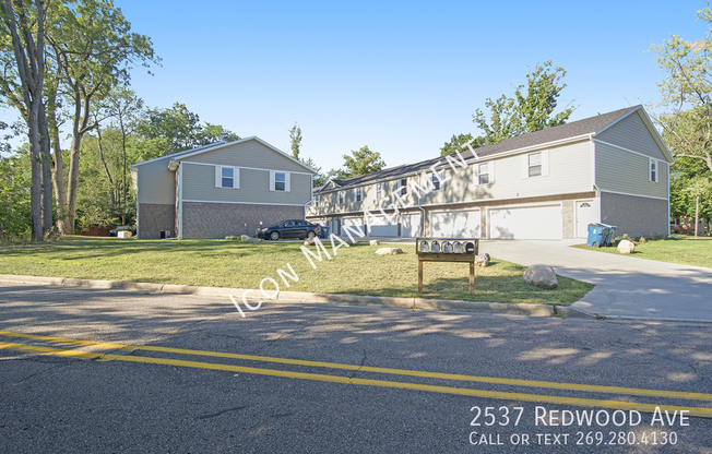 2537 REDWOOD AVE