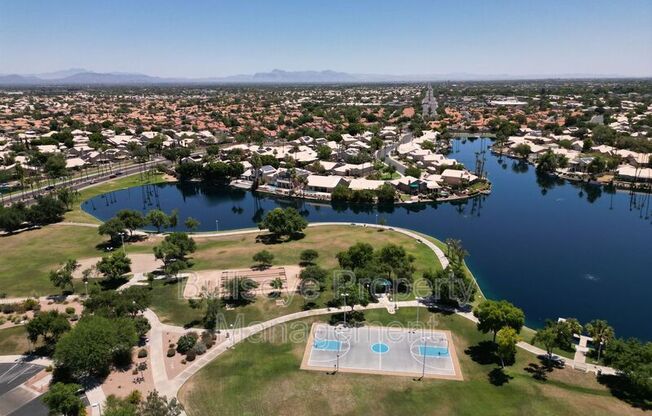 809 S LAGOON DR