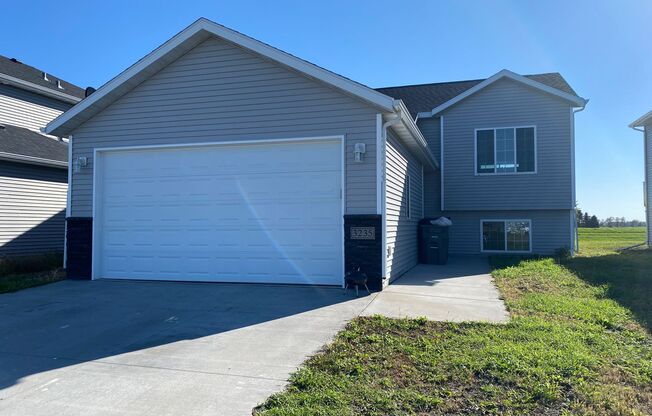 Beautiful 3 bedroom, 2 bath single family home located in South Moorhead.