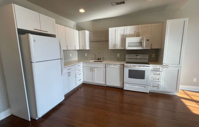 1 bed, 1 bath, 620 sqft, $985, Unit 203