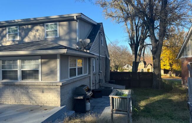 3 beds, 2 baths, $2,500