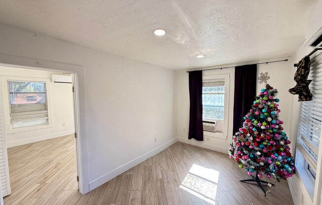 Spacious and Remodeled 2 bed 1 bath with parking!!!