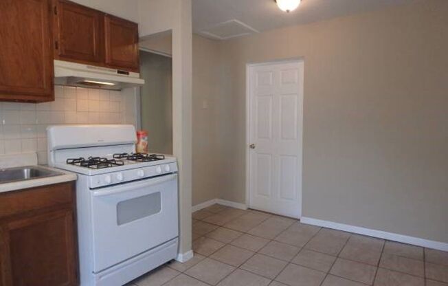 2 beds, 1 bath, $850