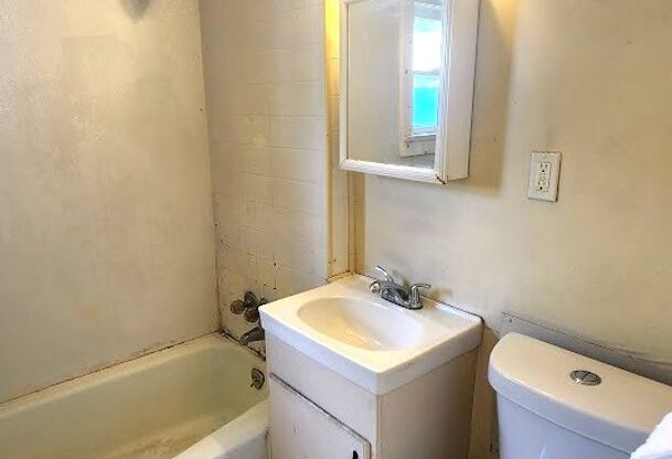 2 beds, 1 bath, $900