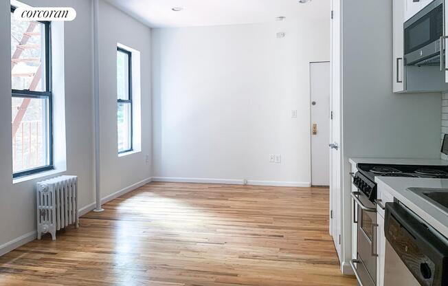 128 W 13 ST