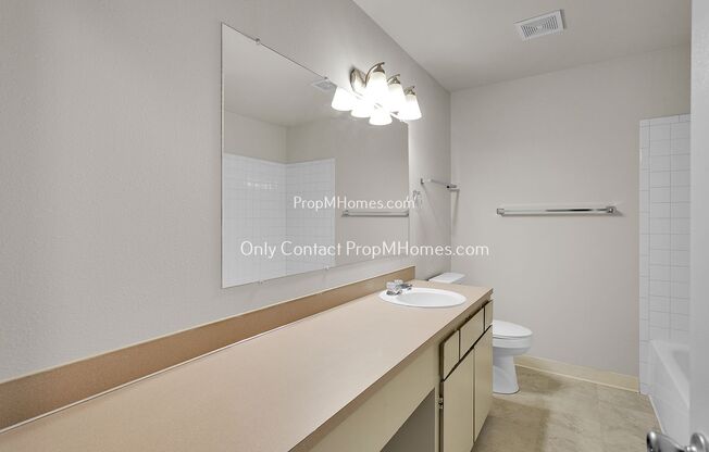 2 beds, 1 bath, $1,599, Unit 8820 N Ivanhoe Street Unit 17