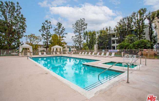 2 beds, 2 baths, 844 sqft, $4,200, Unit 516