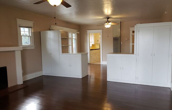 2 beds, 1 bath, $2,950