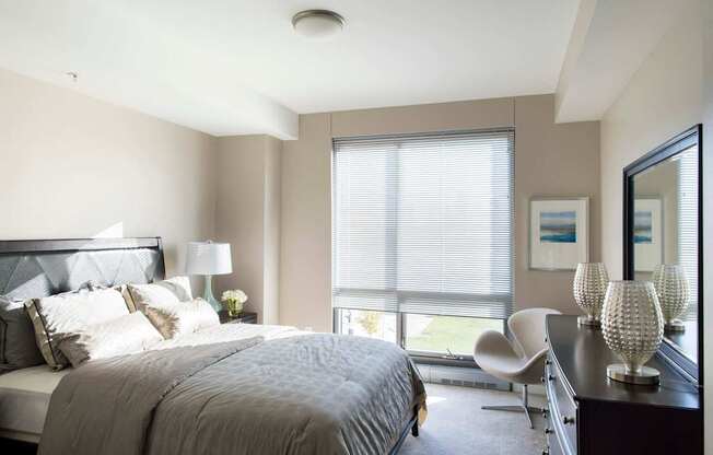 Interiors-Midtown-Crossing-Apartments-Omaha-NE-one-bedroom-apartment