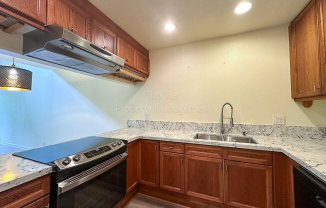 Beautiful 2 bedroom 2 bathroom top unit condo in Pleasant Hill  available now for Lease!