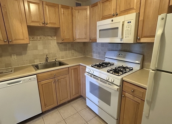 1 bed, 1 bath, 705 sqft, $2,900, Unit 217