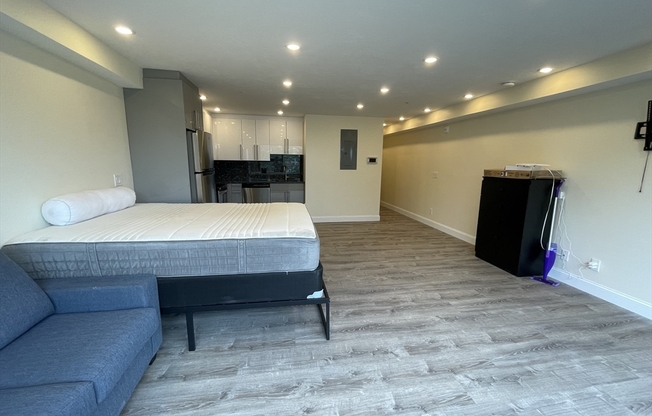 Studio, 1 bath, 500 sqft, $2,900, Unit 305