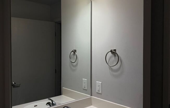 1 bed, 1 bath, 655 sqft, $1,195, Unit 216
