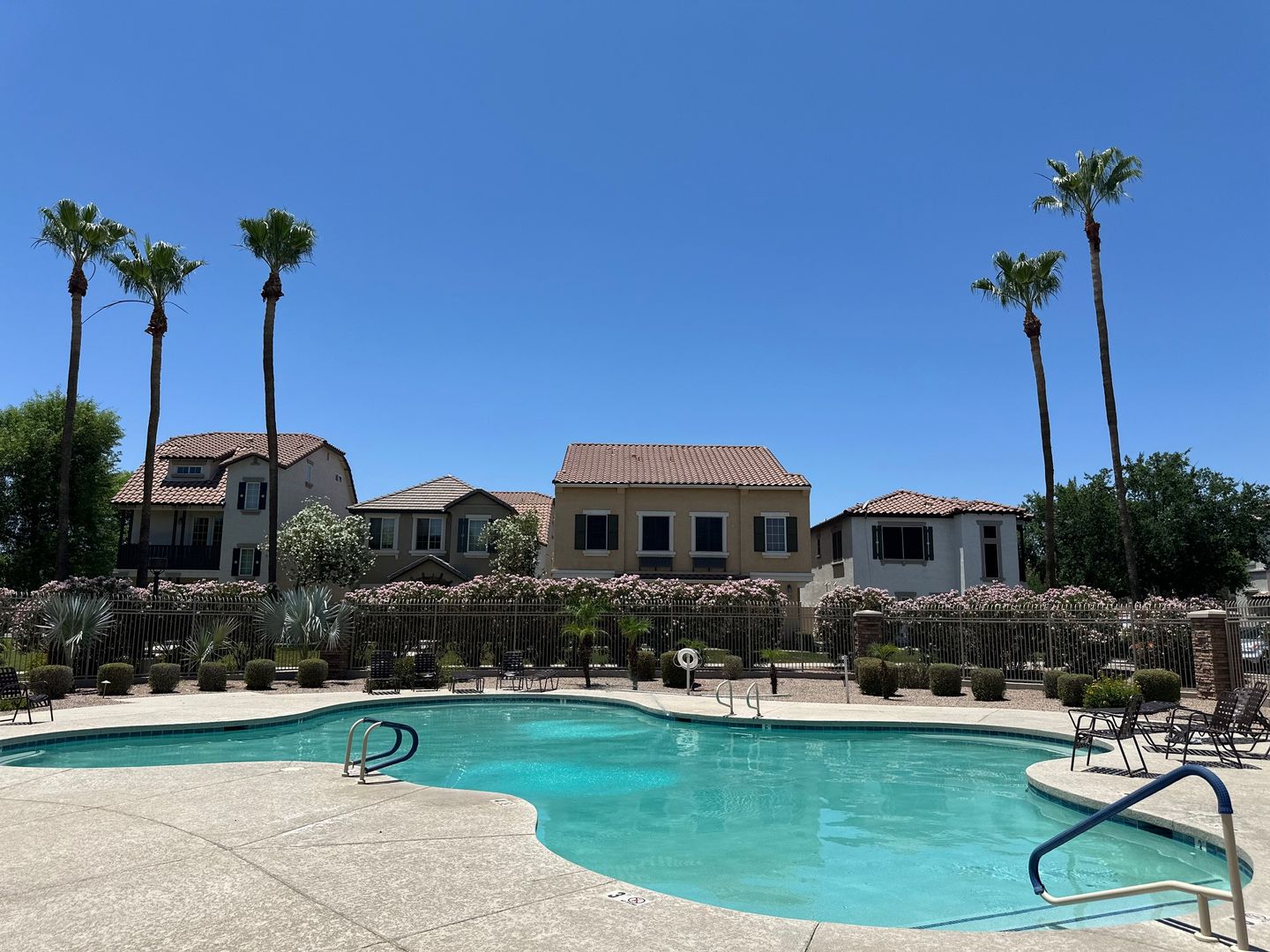 Comfort with Resort-Style Living 2BED/2BATH in Gilbert!  *New WASHER and DRYER**