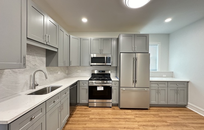 3713 713 W BELMONT