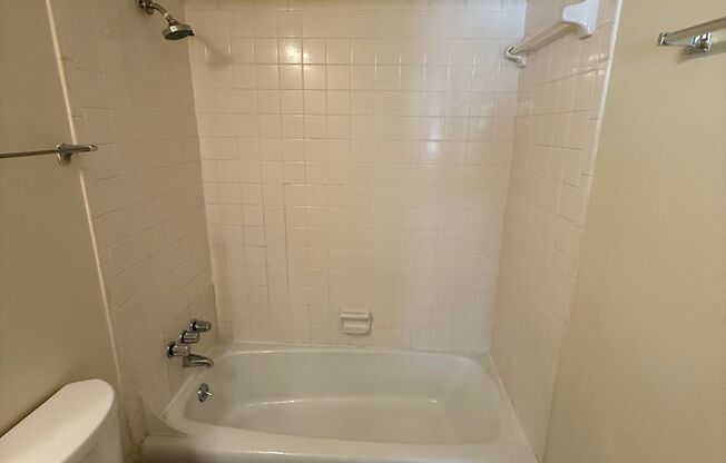 2 beds, 2 baths, 1,200 sqft, $1,395, Unit 406-4