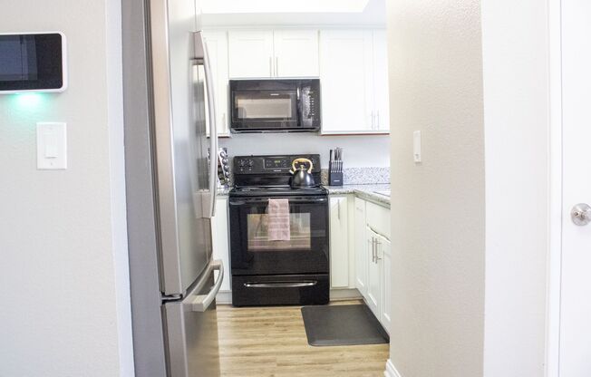 2 beds, 2 baths, 975 sqft, $2,695, Unit 412