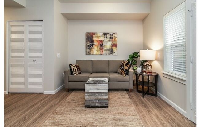Studio, 1 bath, 490 sqft, $1,350, Unit 108