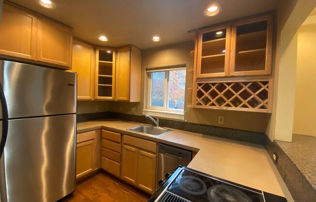 Beautiful Johns Landing Unit - Water/Sewer and Garbage included!
