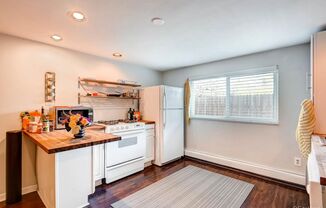 Must see studio near Sloans Lake!