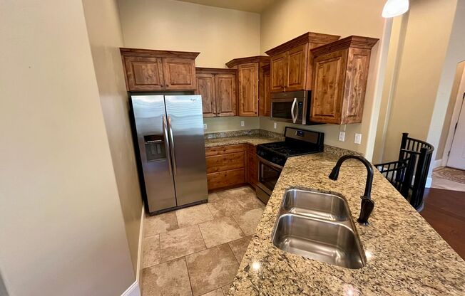 3 beds, 2.5 baths, $1,850, Unit Unit #408