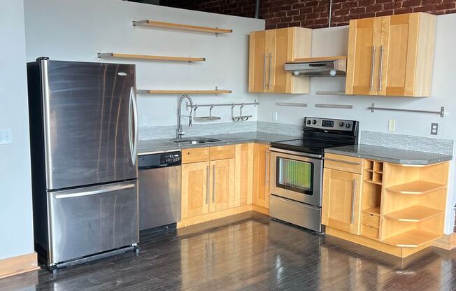 Studio, 1 bath, 442 sqft, $1,240, Unit 352