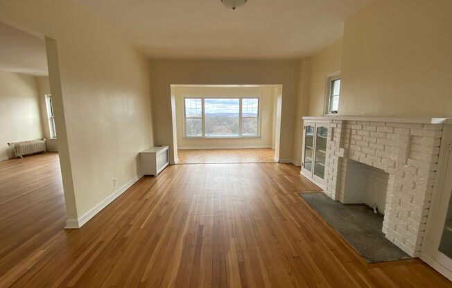 1 bed, 1 bath, 572 sqft, $1,510, Unit Old King Edward 86