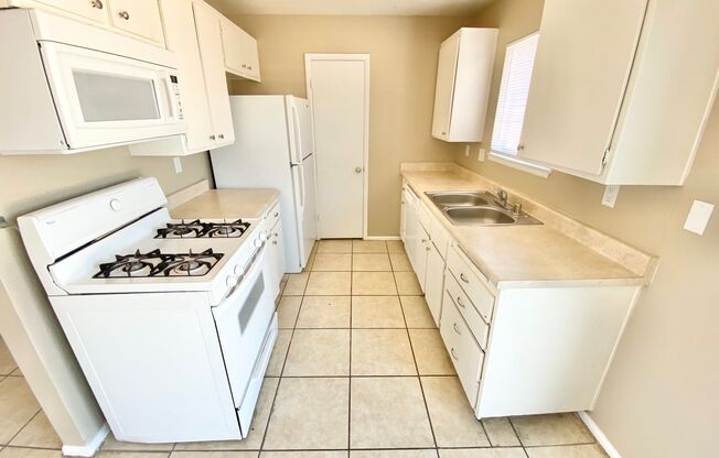 Charming 2 Bedroom, 2 Bathroom Home Close to Nellis Air Force Base