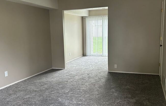 2 beds, 1 bath, 869 sqft, $1,139, Unit 12723T