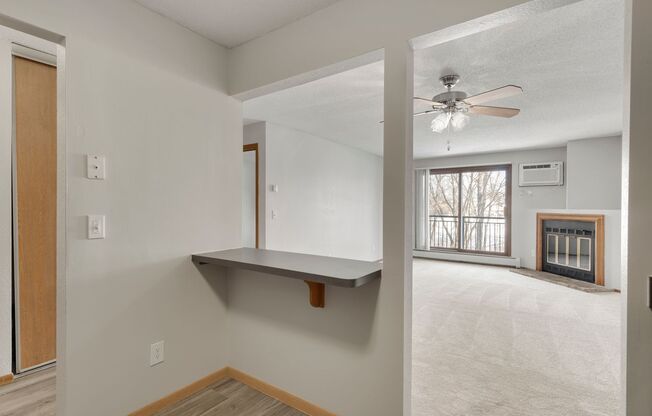 2 beds, 2 baths, 976 sqft, $1,595, Unit 3900214-PR