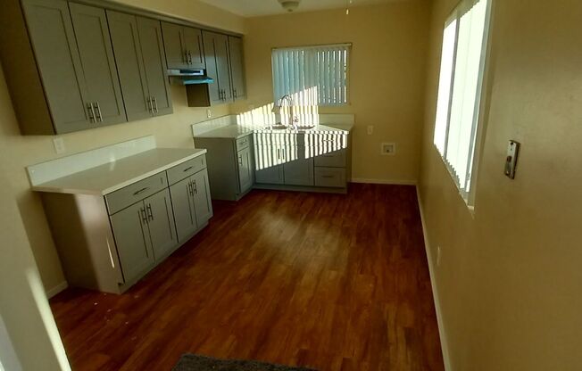 2 beds, 1 bath, 850 sqft, $1,895, Unit F