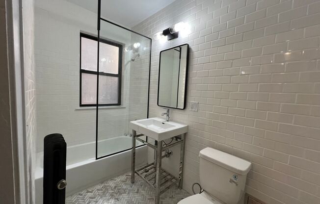 2 beds, 1 bath, 805 sqft, $2,495, Unit 2121-21-3J