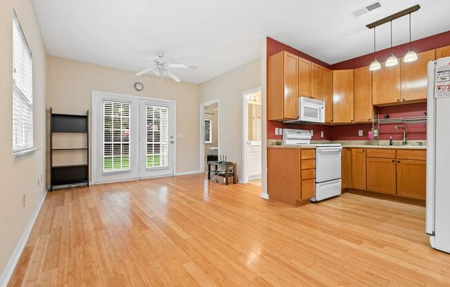 End unit Chapel Hill townhome available early December!