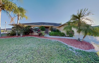 444 SW COLUMBUS DR