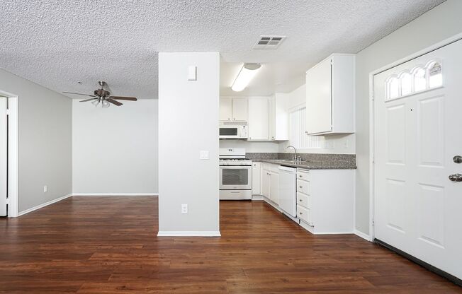 1 bed, 1 bath, 700 sqft, $2,000, Unit 19