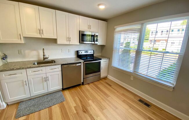 Charming 3 Bedroom/ 1.5 Bathroom Townhome in Rosedale, MD!