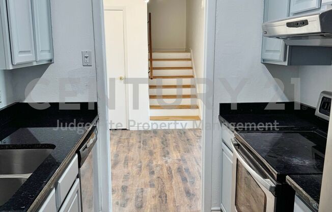 Charming 2-Story 2/1.5 Condo in Great Irving Location For Rent!