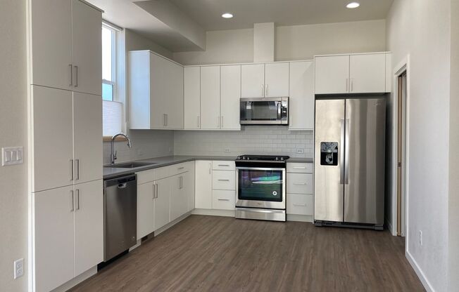 Modern 3br, 3.5ba, Finished Basement, 2 Suites!