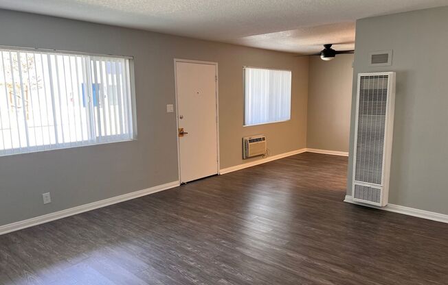 2 beds, 1 bath, 950 sqft, $3,145, Unit 4720-21