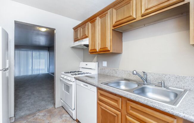 3 beds, 2 baths, 1,010 sqft, $1,360, Unit 151