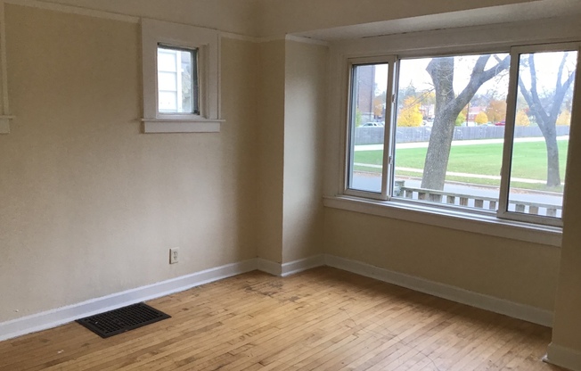 3 beds, 2 baths, $1,395