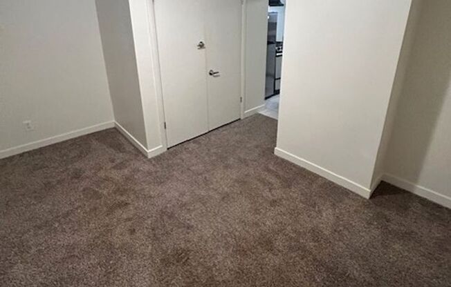 2 beds, 1 bath, $1,200, Unit #Down